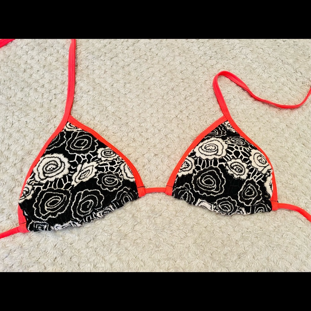 Bikini! 😎 - Picture 2 of 3